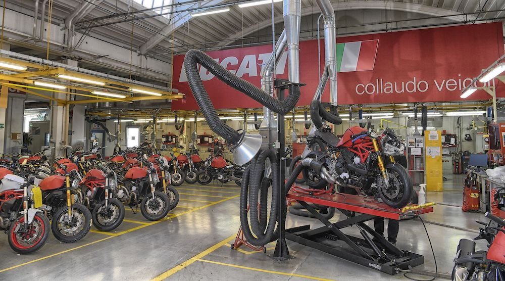 Los fabricantes de motos retornan al trabajo